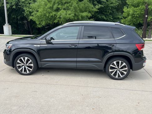 Certified 2023 Volkswagen Taos SE w/ Panoramic Sunroof Package FWD image 7