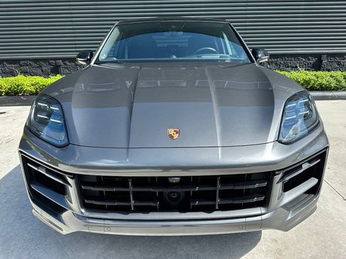 Certified 2024 Porsche Cayenne Coupe AWD/4WD image 8