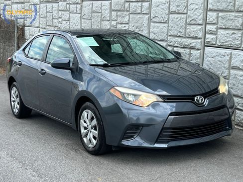 Used 2016 Toyota Corolla LE FWD image 3