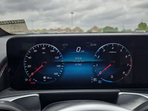 Used 2022 Mercedes-Benz GLB 250 image 32