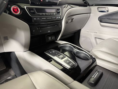 Used 2021 Honda Pilot Touring image 18
