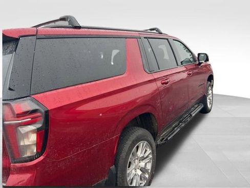 Used 2022 Chevrolet Suburban RST w/ Luxury Package image 9