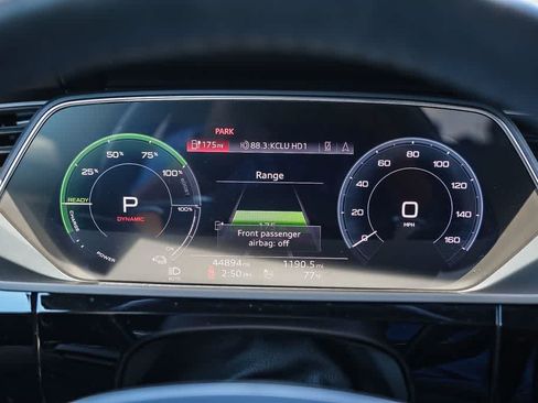 Used 2022 Audi e-tron Premium AWD/4WD image 21
