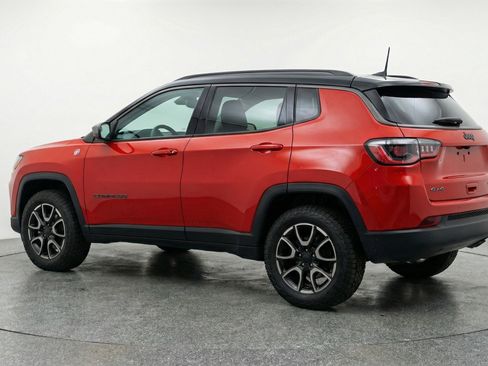 Used 2025 Jeep Compass Trailhawk AWD/4WD image 6