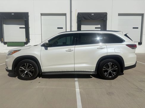 Used 2016 Toyota Highlander XLE FWD image 6
