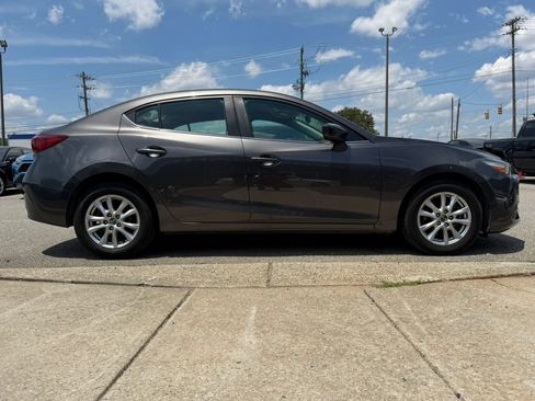 Used 2017 MAZDA MAZDA3 Sport w/ Preferred Equipment Package FWD image 20