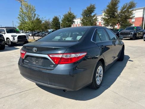 Used 2017 Toyota Camry LE FWD image 3