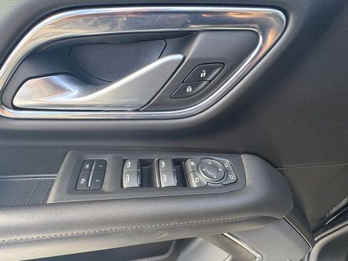 Used 2022 Chevrolet Suburban High Country image 13