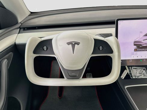 Used 2023 Tesla Model Y Performance AWD/4WD image 16
