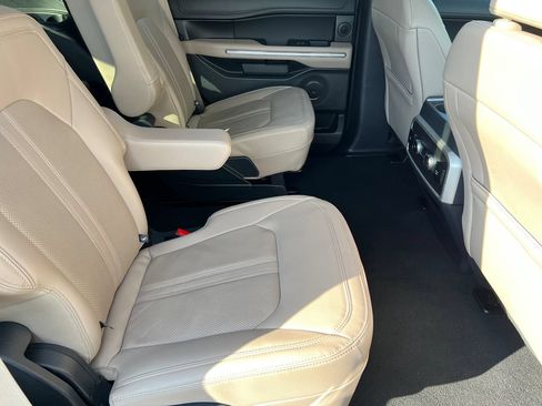Used 2024 Ford Expedition Limited AWD/4WD image 10