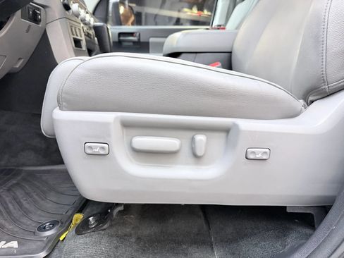 Used 2016 Toyota Sequoia SR5 w/ Premium Package AWD/4WD image 12