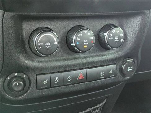 Used 2012 Jeep Wrangler Unlimited Sahara AWD/4WD image 13