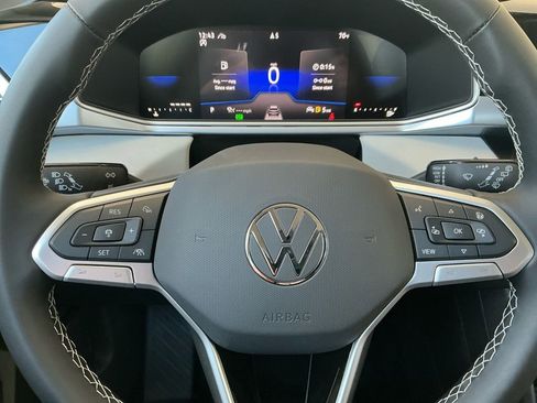 New 2025 Volkswagen Taos SE image 18