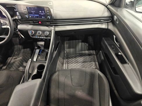 Used 2021 Hyundai Elantra SE FWD image 20