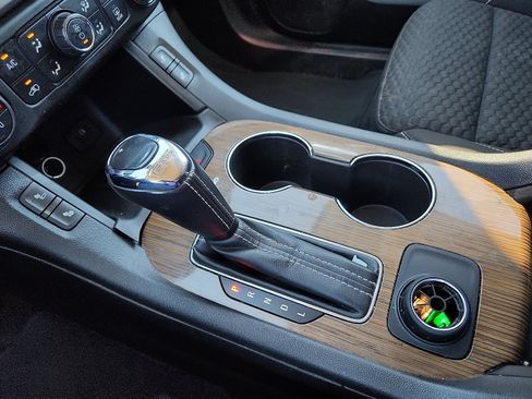 Used 2019 GMC Acadia SLE image 20