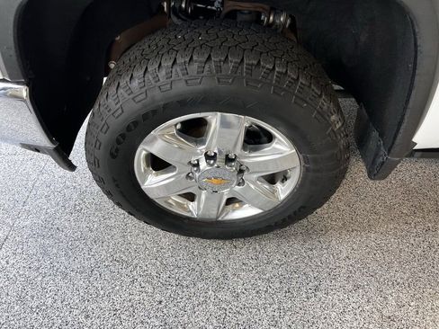 Used 2023 Chevrolet Silverado 2500 LTZ w/ LTZ Convenience Package image 13