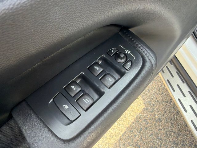 Used 2024 Volvo XC60 B5 Core AWD/4WD image 23