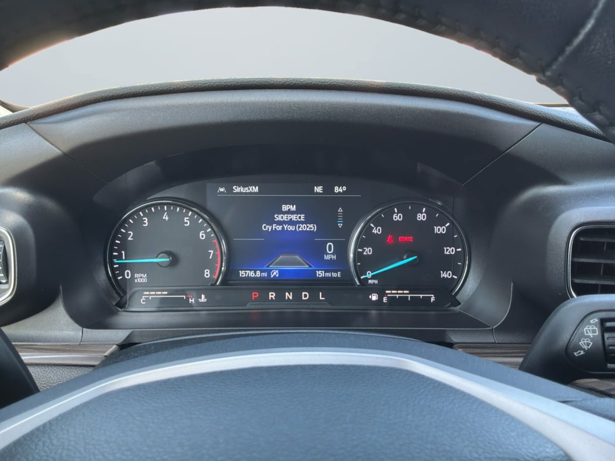 Used 2023 Ford Explorer Limited w/ Limited Technology Package RWD image 12
