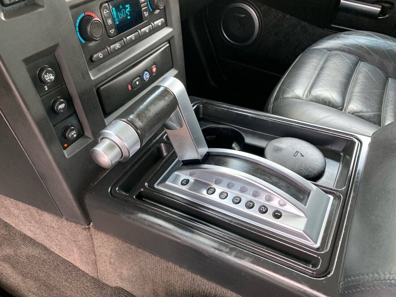 Used 2005 HUMMER H2 SUT w/ Preferred Equipment Group AWD/4WD image 16