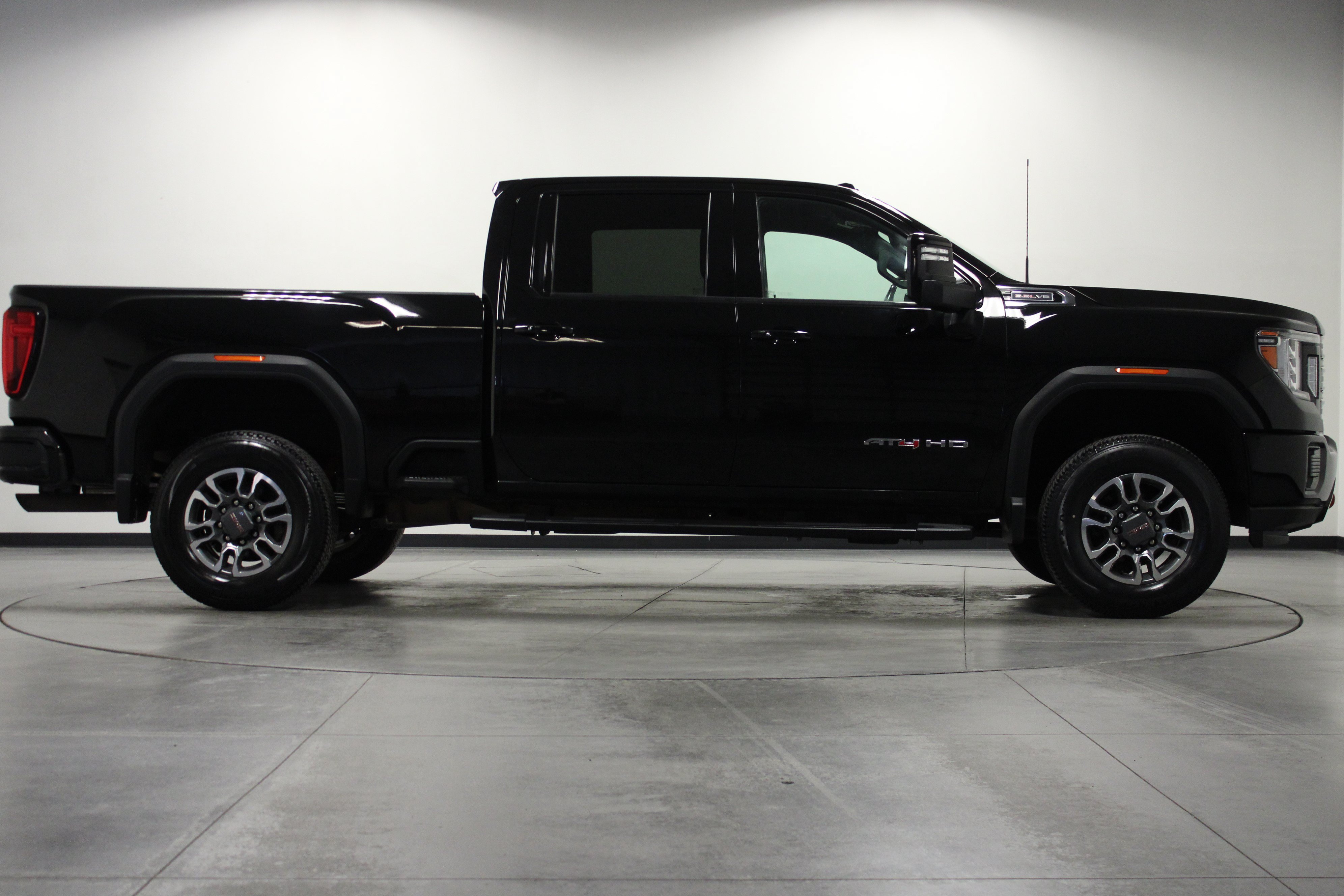 Used 2021 GMC Sierra 2500 AT4 AWD/4WD image 3