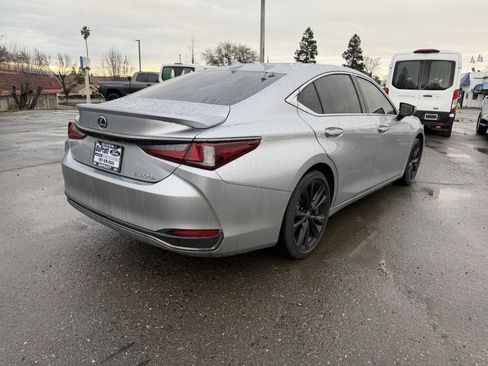 Used 2024 Lexus ES 300h F Sport image 5