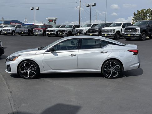 Used 2024 Nissan Altima 2.5 SR FWD image 8