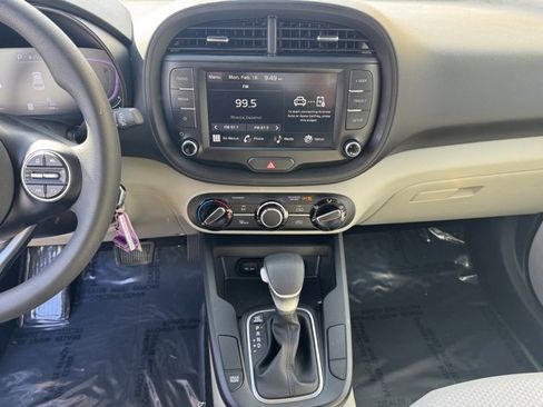 Certified 2023 Kia Soul LX image 17
