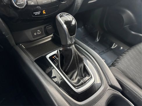 Used 2018 Nissan Rogue SV AWD/4WD image 46