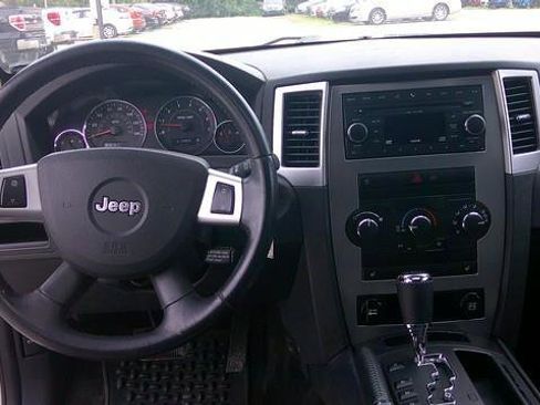 Used 2009 Jeep Grand Cherokee Laredo image 10