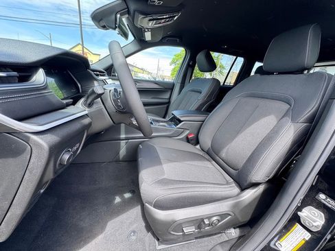 New 2026 Jeep Grand Cherokee Laredo AWD/4WD image 13