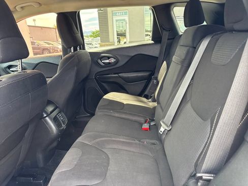 Used 2015 Jeep Cherokee Latitude AWD/4WD image 15