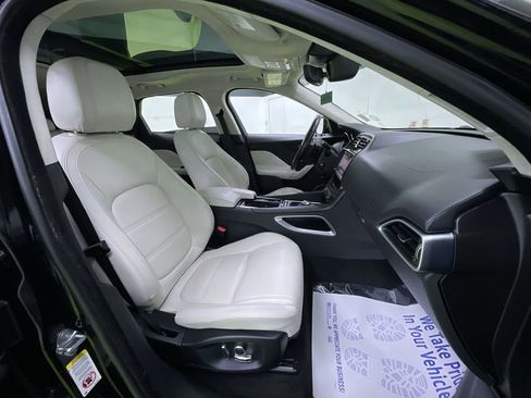 Used 2019 Jaguar F-PACE Prestige image 31
