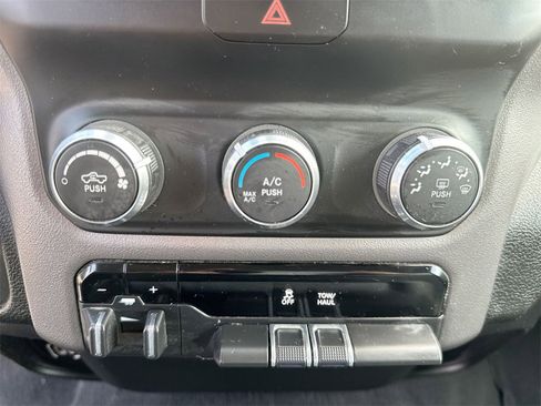 Used 2019 RAM 2500 Big Horn image 25