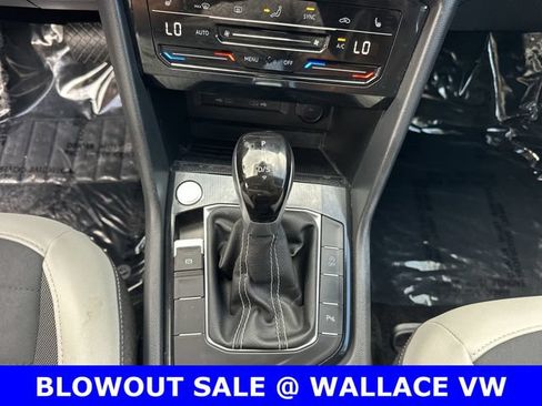 Used 2025 Volkswagen Taos SE FWD image 20