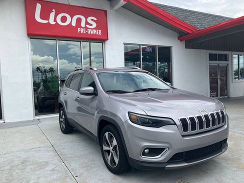 Used 2019 Jeep Cherokee Limited FWD image 8