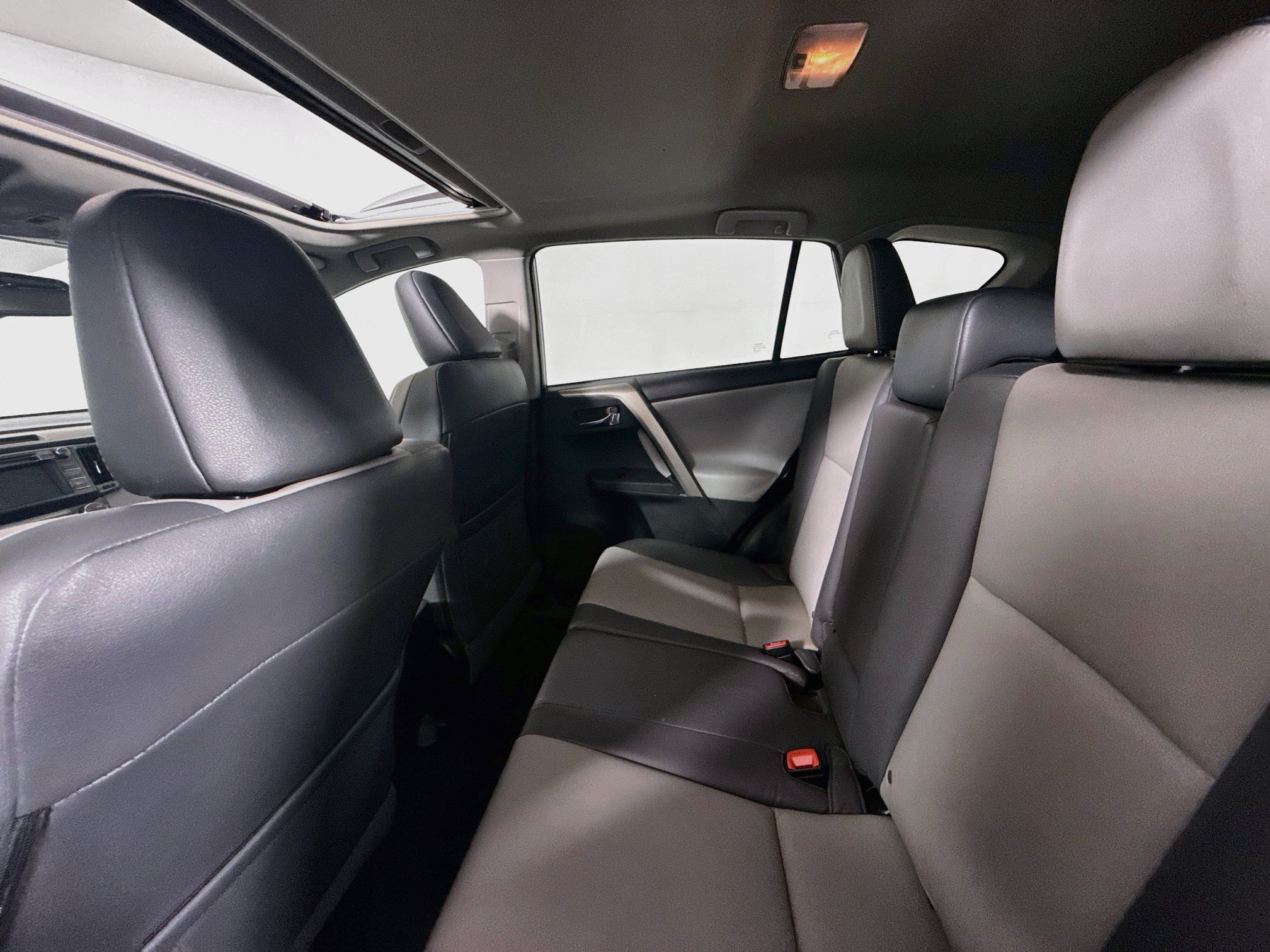 Used 2015 Toyota RAV4 Limited FWD image 24