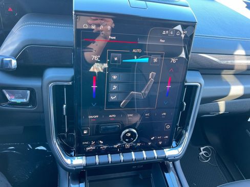 New 2026 GMC Yukon XL Elevation w/ LPO, Illumination Package image 17