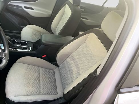 Used 2022 Chevrolet Equinox LS w/ LS Convenience Package image 18