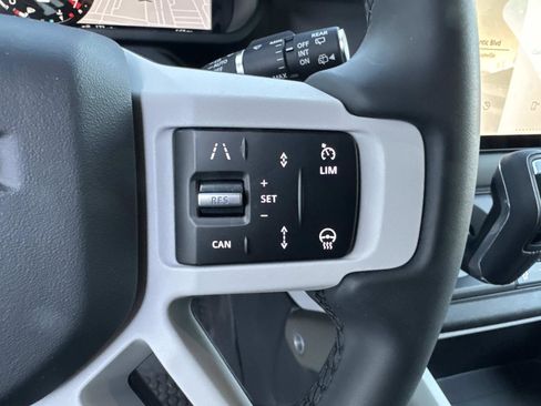 Certified 2025 Land Rover Defender 110 X-Dynamic SE image 29