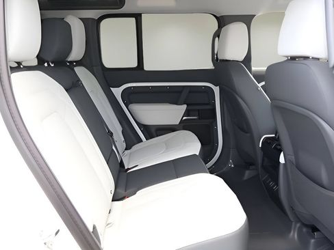 New 2026 Land Rover Defender 110 X-Dynamic SE AWD/4WD image 16