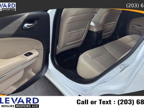 Used 2013 Dodge Charger SE w/ Sport Appearance Group image 27