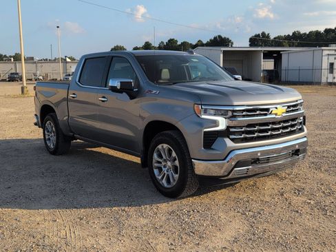 Used 2025 Chevrolet Silverado 1500 LTZ w/ Z71 Off-Road Package AWD/4WD image 8