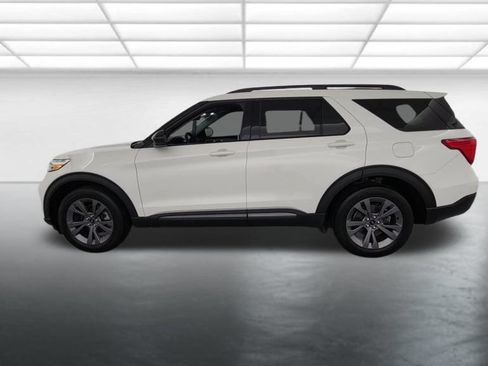 Used 2024 Ford Explorer XLT w/ Equipment Group 202A AWD/4WD image 5