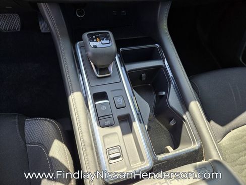 Used 2025 Nissan Pathfinder SV FWD image 30