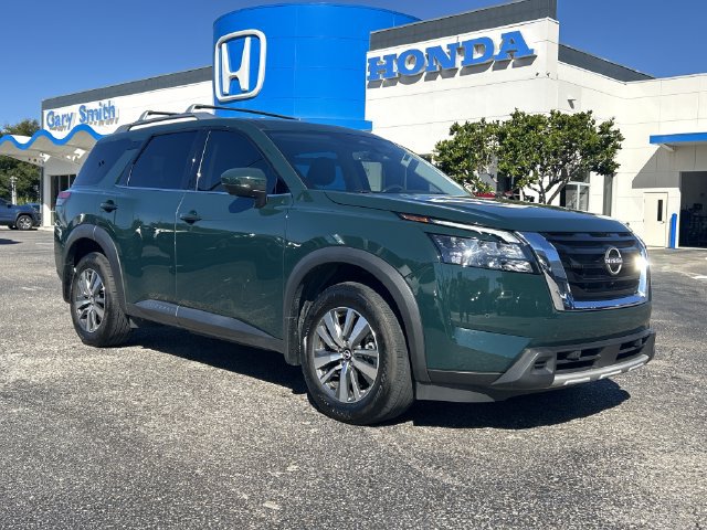 Used 2025 Nissan Pathfinder SL FWD image 2