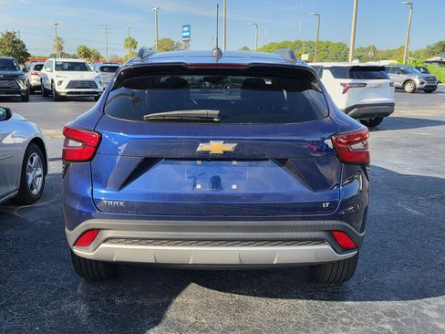Used 2024 Chevrolet Trax LT w/ Driver Confidence Package FWD image 5