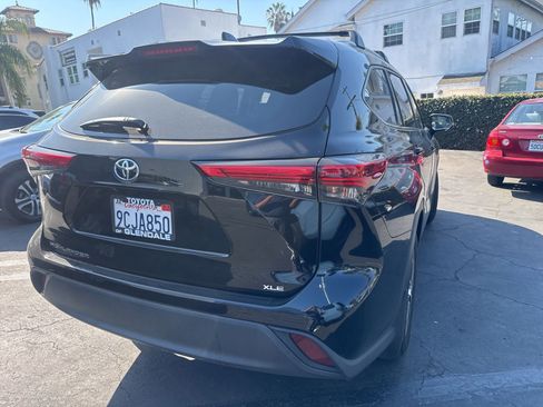 Used 2022 Toyota Highlander XLE FWD image 5