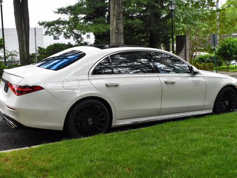 Used 2022 Mercedes-Benz S 500 4MATIC w/ AMG Line Package image 7