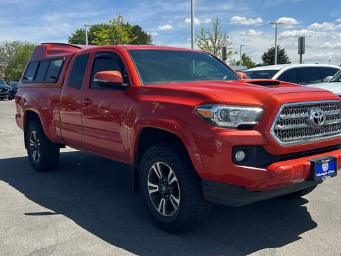 Used 2016 Toyota Tacoma TRD Sport w/ Towing Package AWD/4WD image 3