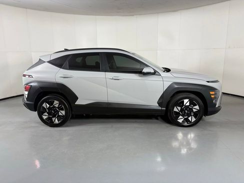 Used 2025 Hyundai Kona SEL FWD image 8